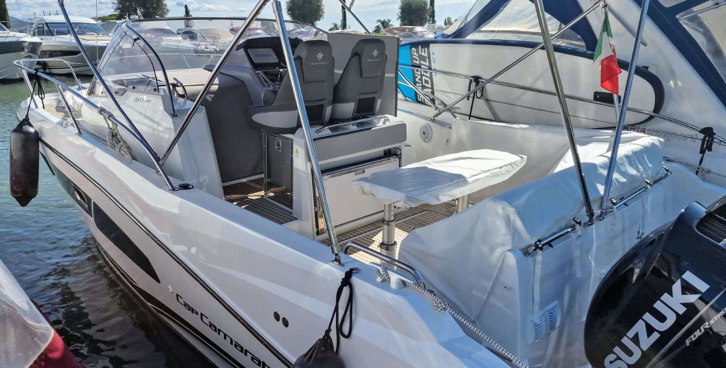 Jeanneau Cap Camarat 9.0 WA + 2x200 hp Suzuki (VARO GIUGNO 2024)<br><a href=dettaglio.aspx?Id=225 >VAI ALLA SCHEDA</a>